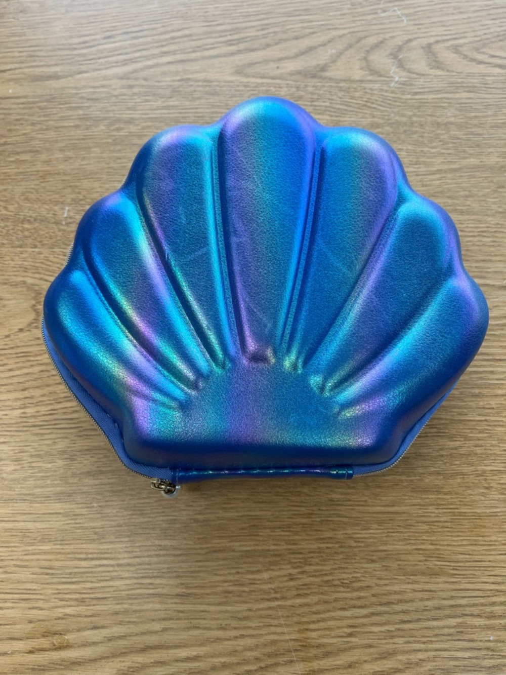 Iridescent Mermaid Shell Cosmetic Case - Blue Purple